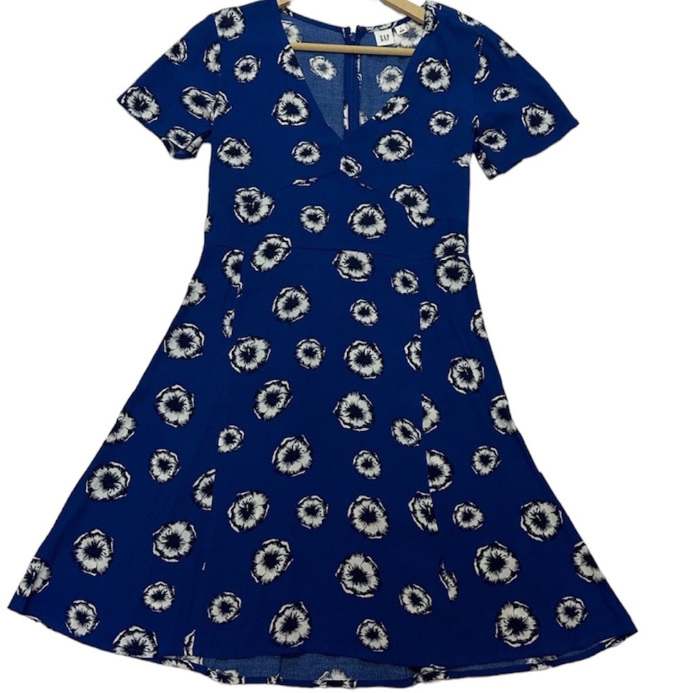 GAP Ladies Floral | Skater | V-Neck Dress With Back Zipper Size 2 EUC